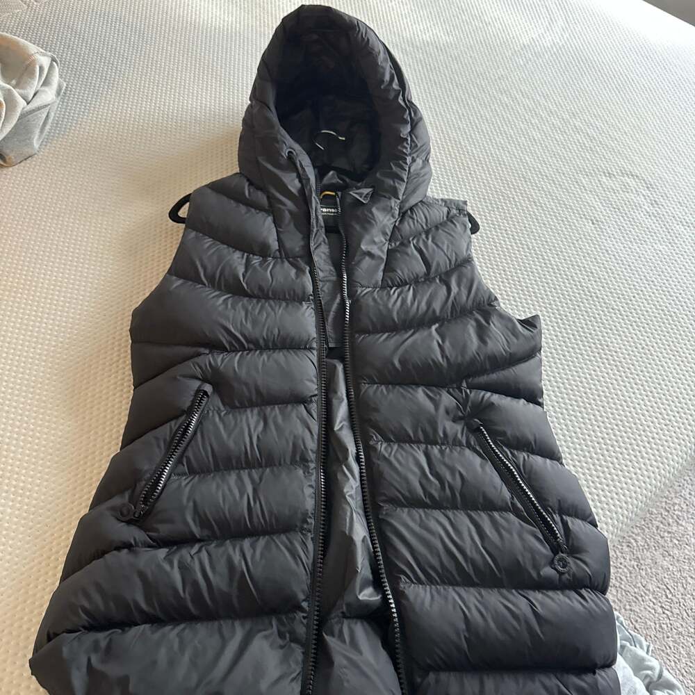 Lolë Transition Water Repellent Hooded Quilted Vest